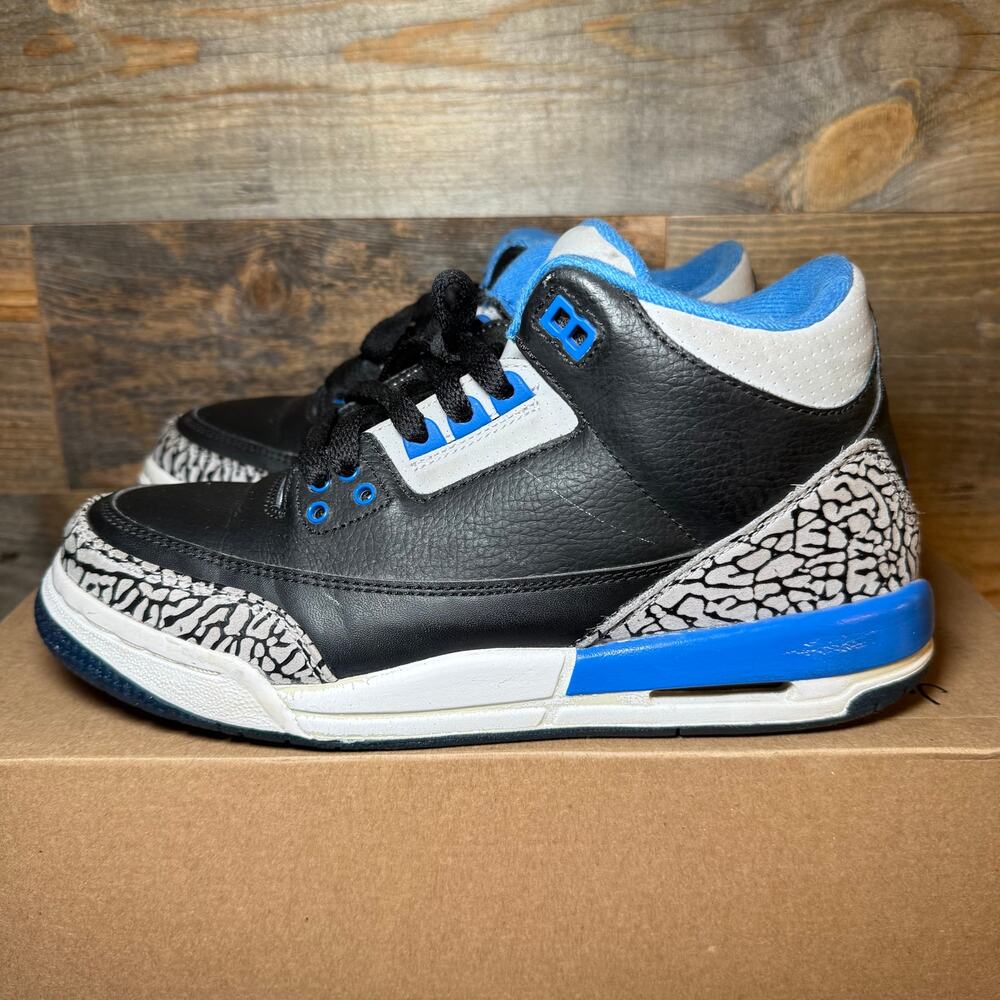 Air Jordan 3 Retro 'Sport Blue' Sneakers (Men's 7 / Women's 8.5)